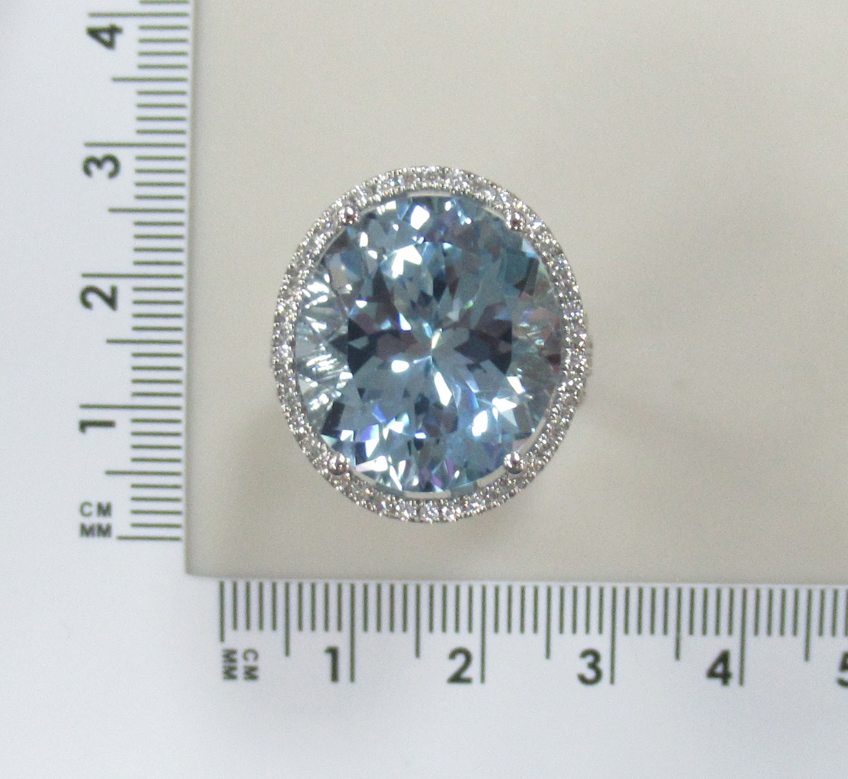 Кольцо из белого золота с топазом